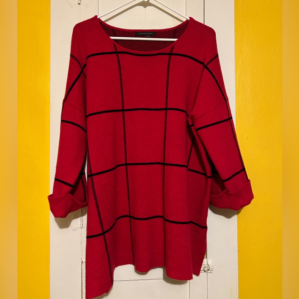 Tahari red and black sweater 1X